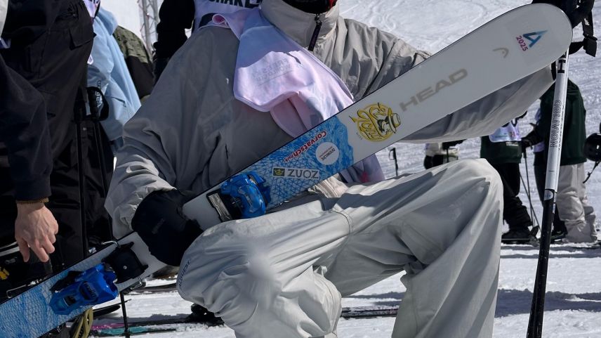 Gian Andri Bolinger fährt Freeski. Foto: z.Vfg