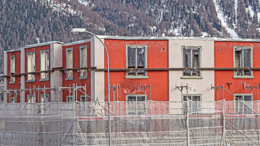 Beim früheren Hotel Misani in Celerina wird so rasch nicht weitergebaut. Gegen das Baugesuch sind Einsprachen eingegangen. Foto: Daniel Zaugg