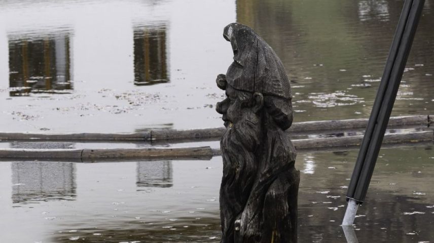 Der Spielplatz ist unter Wasser.  Foto: Pumpiers Pisoc