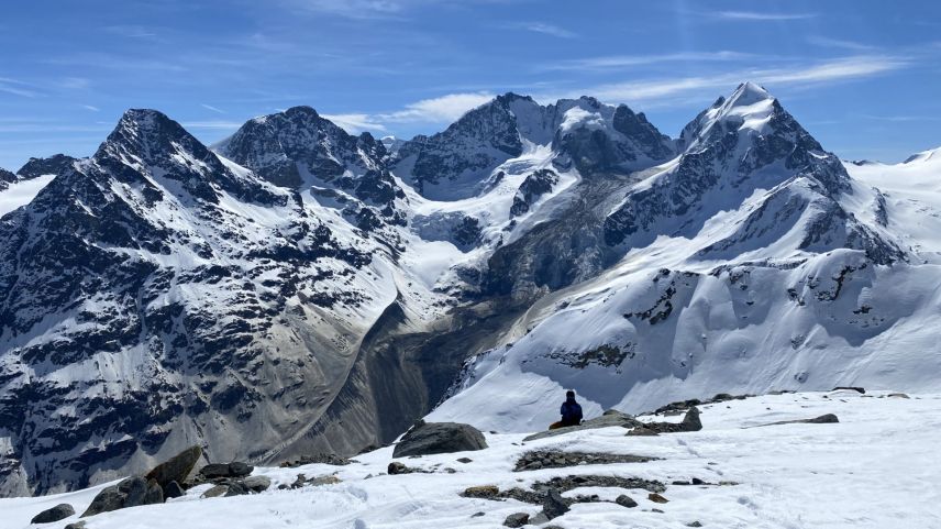 Das Gebiet nach dem Bergsturz mit der Anrissstelle im rechten oberen Drittel des Bildes. Foto: z. Vfg