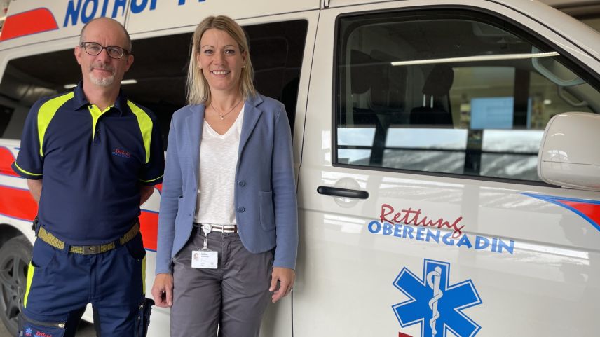 Dr. Marcus Deplazes und Dr. Susanne Stallkamp ziehen ein positives Fazit zur Neuorganisation der Rettung Oberengadin. 	Foto: Fadrina Hofmann