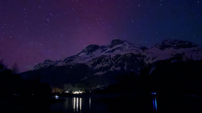 Gegen 23 Uhr in Silvaplana. Es zeigt den Blick über den See Richtung Surlej. Leserbild: Michael Moos