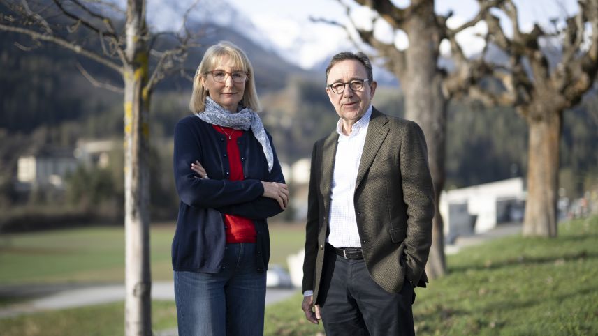 Sandra Eicher übergibt das Präsidium der Stiftung Bergschule Avrona an Hans Peter Spreng. Foto: Mayk Wendt