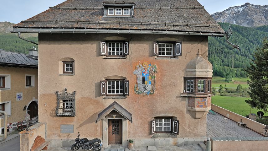 An den Open Doors Engadin öffnen über 80 Gebäude ihre Türen für Besuchende. Auch dabei: Die Villa Marguerita in Zuoz. Foto: Open Doors Engadin