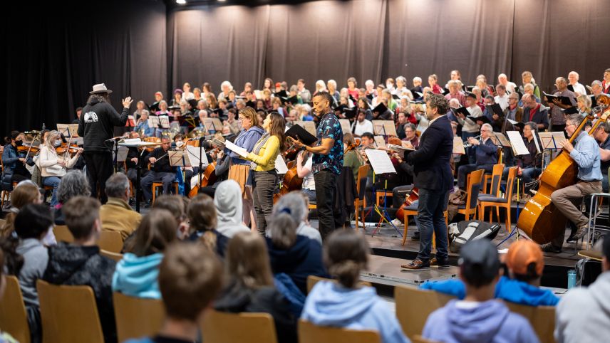 Die Hauptprobe vor der Schülerschaft ist geglückt. Foto: Dominik Täuber