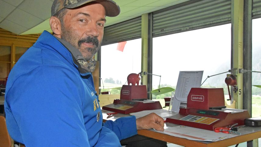 Silvio Pitsch ist für die Organisation des Bündner Kantonalschützenfestes im Schiessstand Sielva in der Val Müstair zuständig Foto: Nicolo Bass