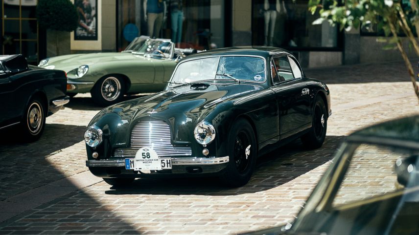 Nobel, elegant und auch abenteuerlich: Am Wochenende sind anlässlich des British Classic Car Meetings zahlreiche Oldtimer durch das Oberengadin gefahren. Fotos: z. Vfg