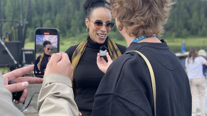 Nubya zeigt sich nach dem Konzert begeistert vom Lej da Staz. Foto: Fadrina Hofmann