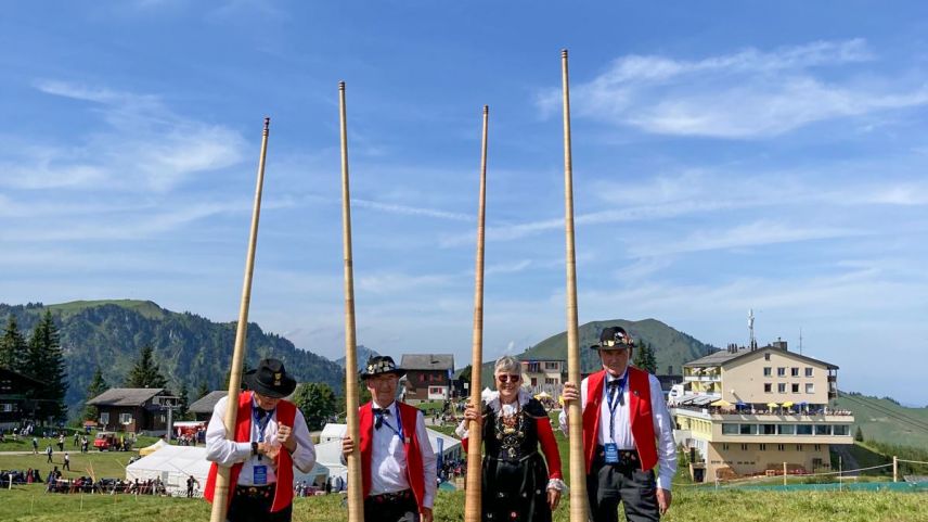 Das Alphorn-Ensemble Ils Infernals aus der Val Müstair.