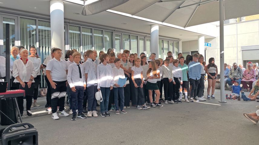 Der Kinderchor der Primarschule Pontresina hat am Opernfest mitgewirkt. Foto: z. Vfg