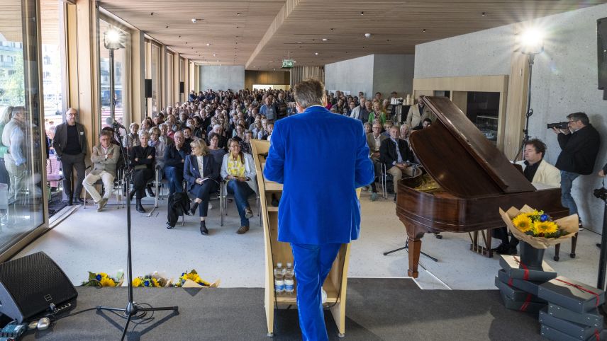 Der Gemeindepräsident von St. Moritz, Christian Jott Jenny, hält die Festrede.  Foto: Mayk Wendt