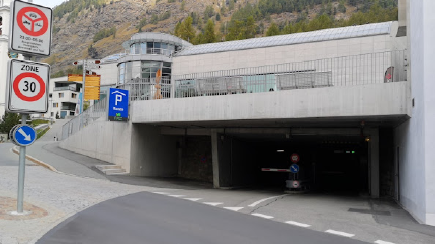 Auch im Parkhaus Rondo kann man ab sofort eine Stunde gratis parken.  Foto: z.Vfg/Archiv