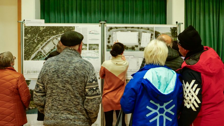 Die öffentliche Ausstellung der Wettbewerbsprojekte «Eishalle Islas» zog zahlreiche Interessierte an.