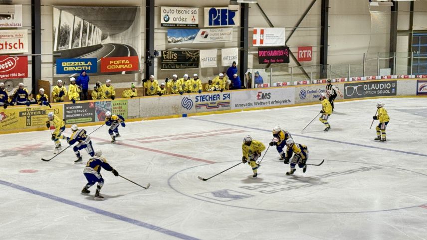 Beim Eishockey läuft etwas. Foto: Fadrina Hofmann