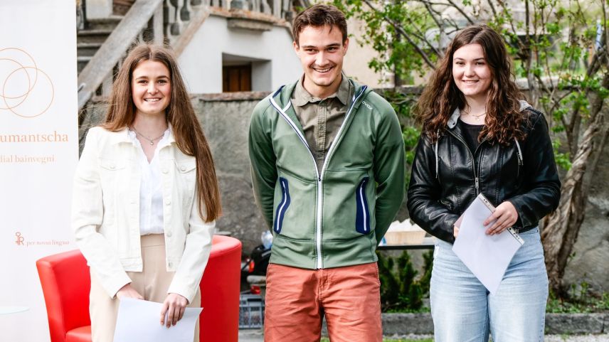 Ils vendschaders da Pledpierla 2021 – categoria 17 - 25 ons: Milena Gottschalk, Janic Maskos, Sara Kuntner (fotografia: Jon Duschletta).