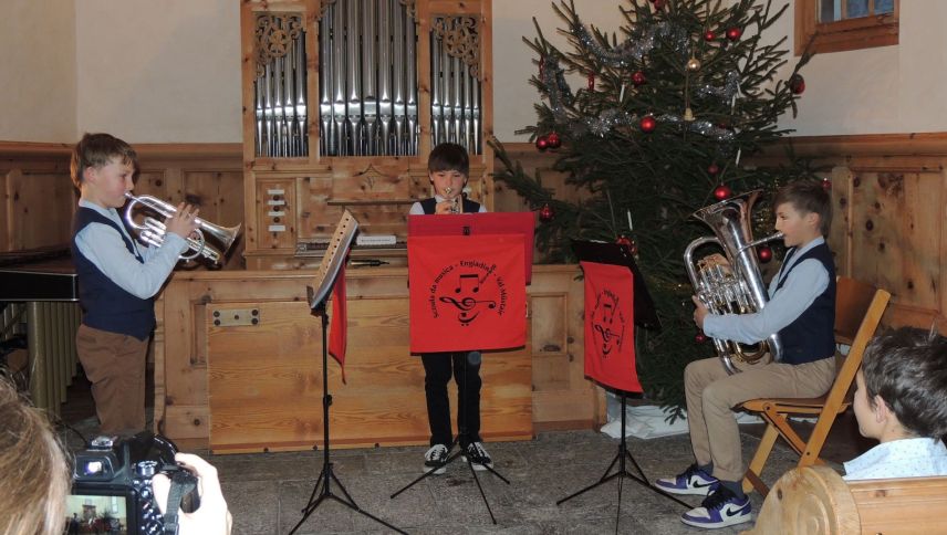 Ils fradgliuns Lamprecht han muossà lur savair musical. fotografia: Benedict Stecher