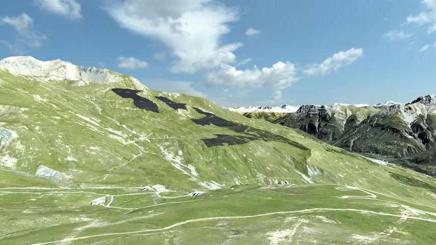 La surfatscha da l'implant da Scuol Solar es gnüda redimensiunada da 77 sün 57 hectaras.