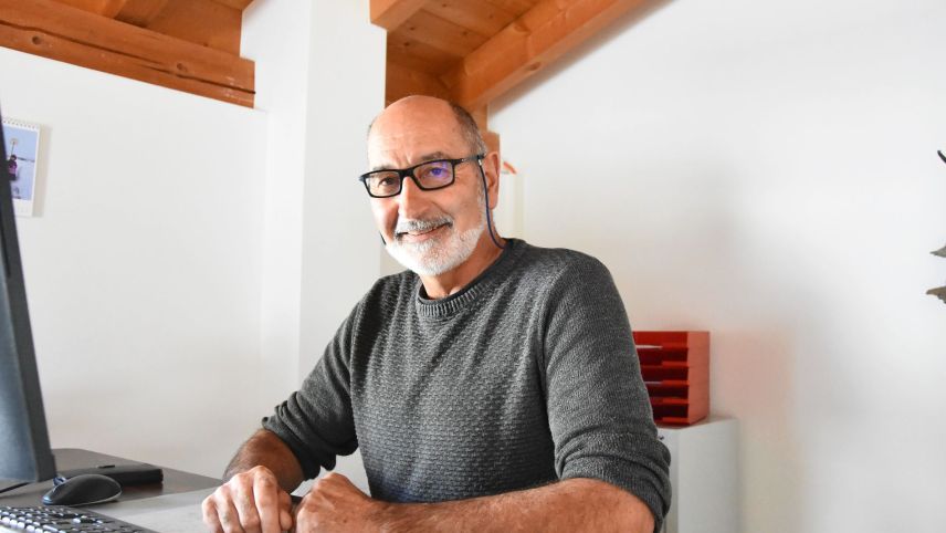 Daspö ils 1. schner es Peder Caviezel da Ramosch capo cumünal da Valsot. Davo trais mais in uffizi tira el il prüm bilantsch. fotografia: Nicolo Bass