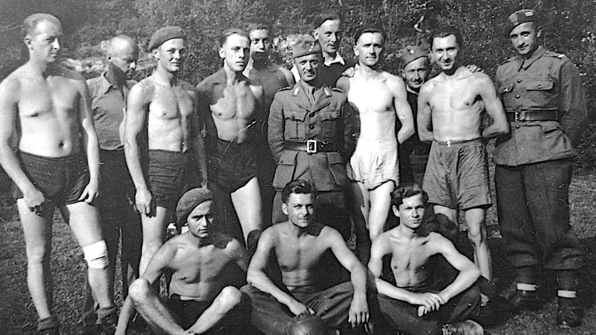 Bolek Kozakiewicz hat seine Kollegen - polnische Internierte - während der Arbeitseinsätze in Tarasp fotografiert. Foto: Bolek Kozakiewicz