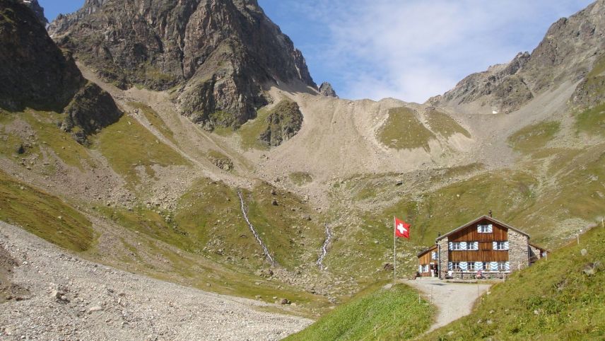 Las chamonnas dal Club Alpin Svizzer in Engiadina – i’l purtret as vezza la Chamonna Tuoi al pè dal Piz Buin – han gnü üna buna stà. Illa Val Puschlav invezza nu’s esa uschè cuntaint culla stagiun (fotografia: SAC/CAS).