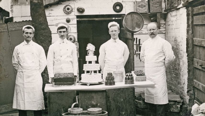 Bündner Zuckerbäcker in der Konditorei und Restaurant Lardi in Southampton, England, 1910. Foto: Associazione iSTORIA/Archivi fotografici Valposchiavo
