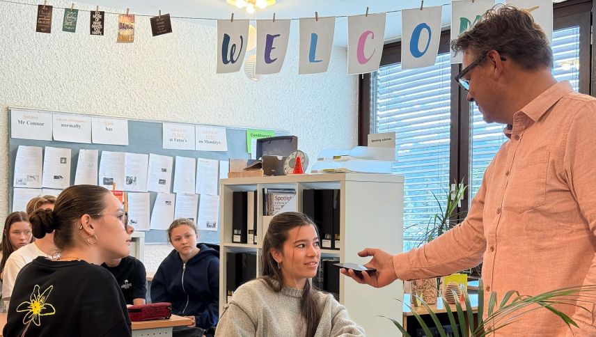 Im Bildungszentrum Grevas wurden Jugendliche zum Stimmrechtsalter 16 befragt. Ihre Meinung steht dabei im Mittelpunkt. 
Foto: Anna Hartmann