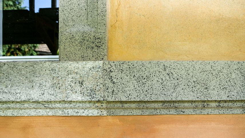 Die Villa Garbald besticht durch verschiedenfarbige Putze und der Kombination von Fenstersimsen aus Granit und anschliessenden Bauteilen in raffinierter Imitationstechnik.