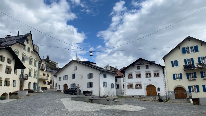 Üna gruppa da lavur da la Terra Raetica voul revitalisar ils minzs dals cumüns (fotografia: Nicolo Bass).