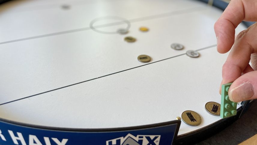 Die Spielmünzen müssen ins Tor. Foto: Fadrina Hofmann