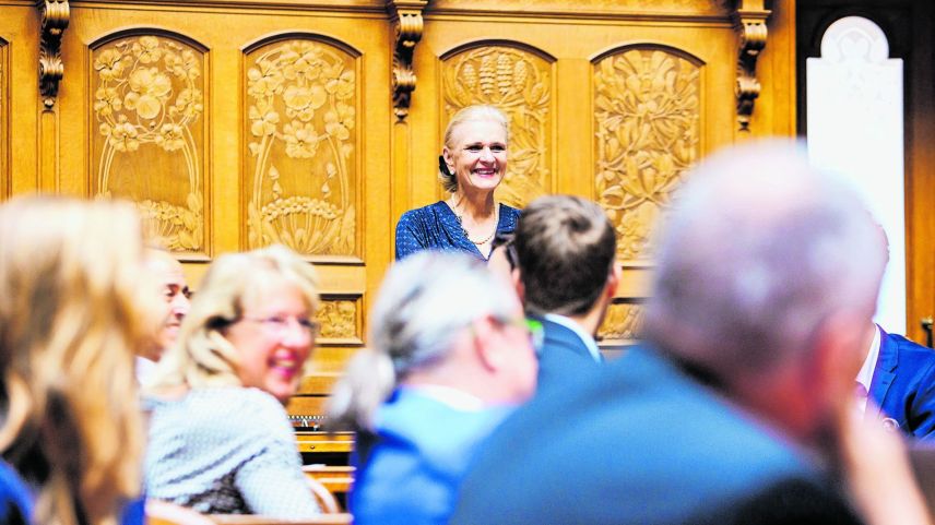 Mit Applaus wurde Doris Fiala anlässlich der Herbstsession aus dem Nationalrat verabschiedet (Foto: Parlamentsdienste/Tim Loosli).