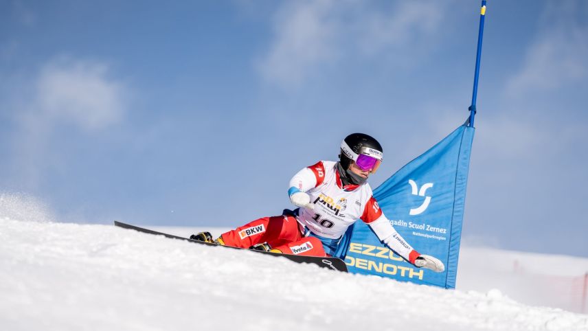 Am nächsten Samstag findet bereits die sechste Austragung des FIS Snowboard Weltcups in Scuol statt. Im vergangenen Jahr fuhr die Schweizerin Ladina Jenny in Scuol aufs Podest (Foto: Dominik Täuber).
