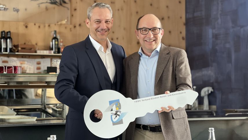 Gian-Paolo Pozzy (links) hat das Präsidium an Peter Cadalbert übergeben. Foto: z. Vfg