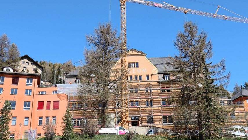 A partir da quist’eivna e per var ses mais vain renovo il Kleinhaus dal Lyceum Alpinum Zuoz (fotografia: Martin Camichel).