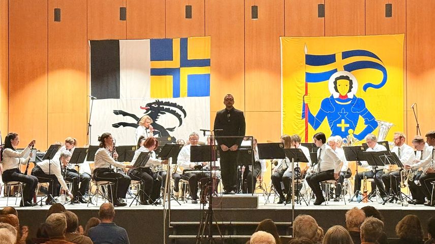 Unter musikalischer Leitung von Alessandro Pacco fand kürzlich das Jahreskonzert der Musikgesellschaft St. Moritz statt. Foto: Not Janett-Jenal