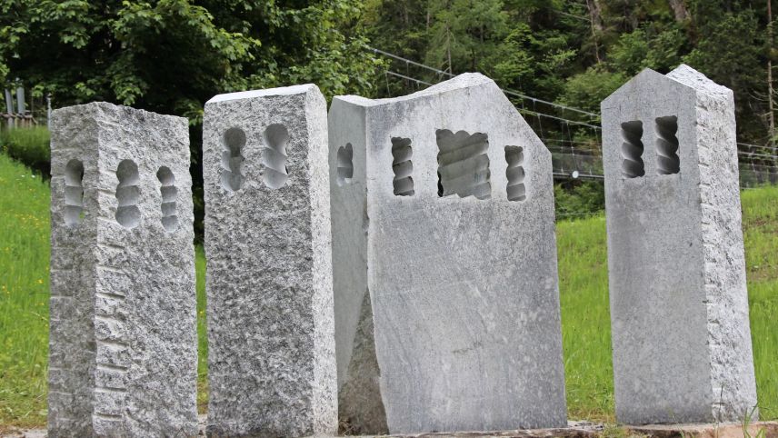Steinskulpturen von Piero Maspoli. Foto: Stefanie Wick Widmer