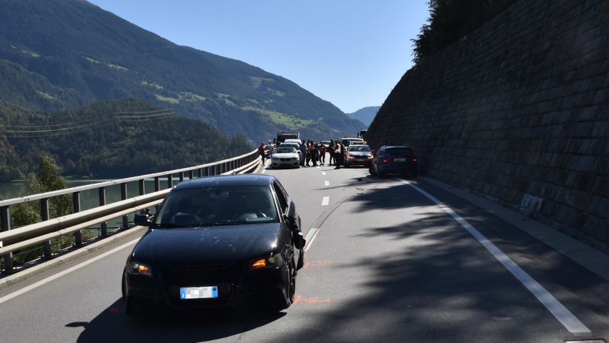 Bei einer Kollision in Le Prese wurden am Montag drei Frauen leicht verletzt. Foto: Kantonspolizei