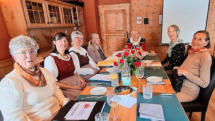 Zum Abschlussfest erschienen die Bündnerinnen der Sektion Celerina in ihrer Tracht. Foto: Bündnerinnen Sektion Celerina