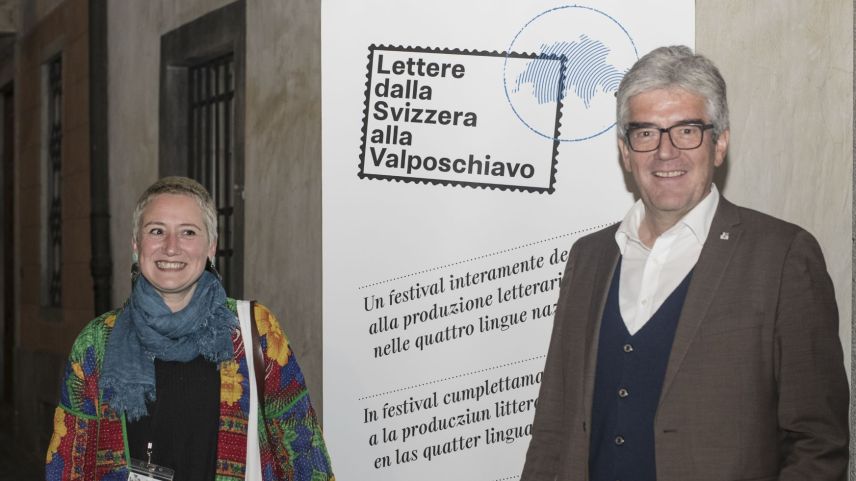 Der Bündner Kulturminister Jon Domenic Parolini und die Festivalinitiantin Begoña Feijoo Fariña. Foto: Alessandro Belluscio/Lettere dalla Svizzera alla Valposchiavo