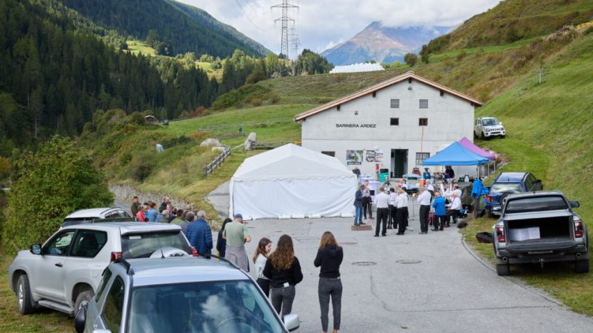 La populaziun ha pudü visitar la nouva sarinera da Ftan. fotografia: Michael Steiner/fmr