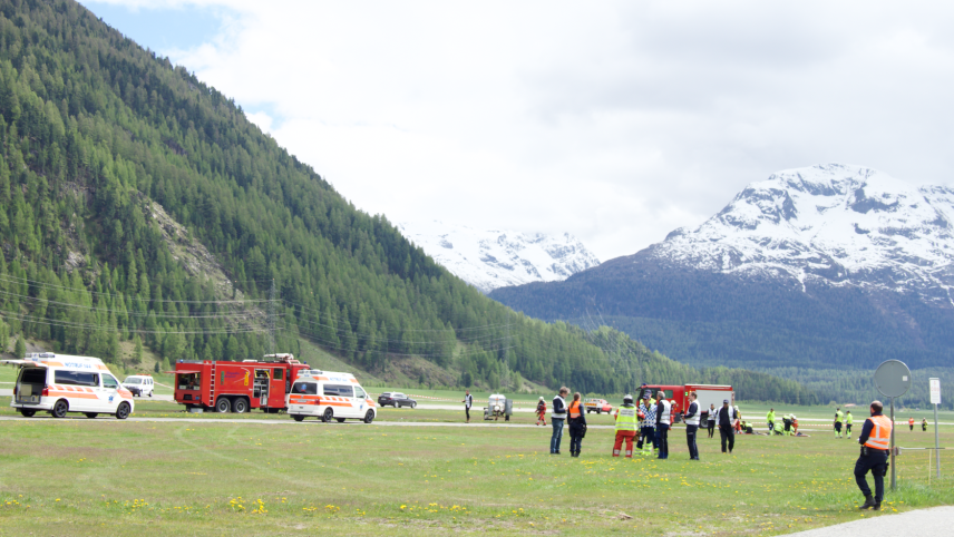 Es herrscht keine Hektik am Unfallort. Alle wissen, was wann und wie zu tun ist.   Foto: Lorenzo Tuena