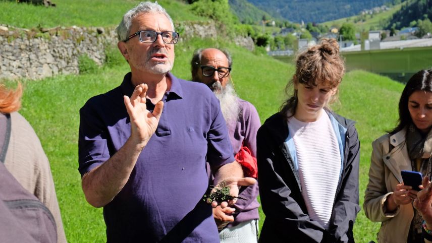 Feuer und Flamme für Moose und Flechten: Luciano Tei erläuterte deren Eigenschaften. Foto: Ruth Pola