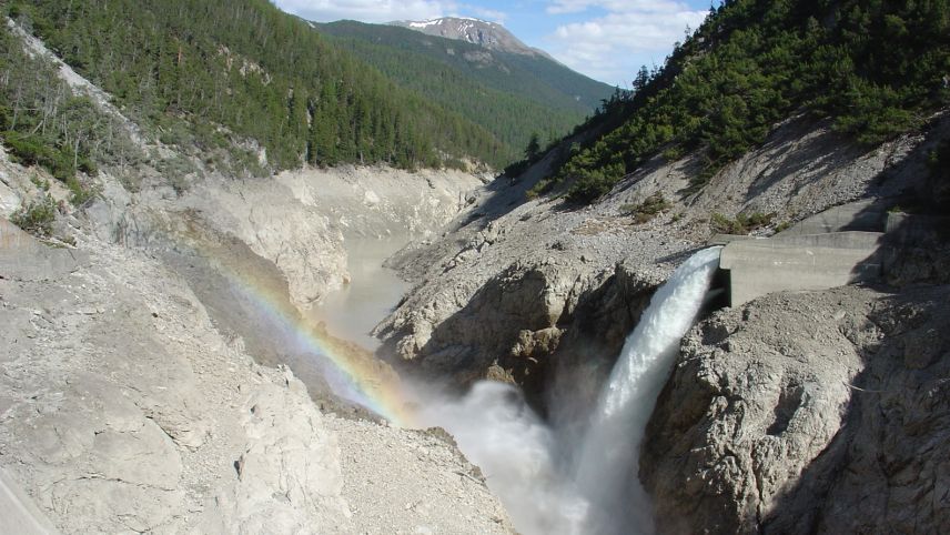 Das entleerte Ausgleichsbecken Ova Spin der Engadiner Kraftwerke (EKW).  Foto: z.Vfg