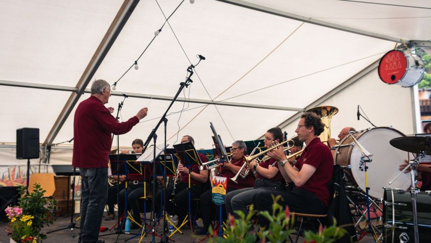 Auch die Società da musica Susch war dabei. Foto: Noa Luzzi