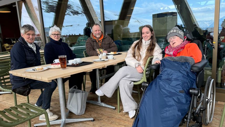 Freundinnen und Familienmitglieder haben mit Annatina Filli ihren Traumtag verbracht. Foto: Fadrina Hofmann