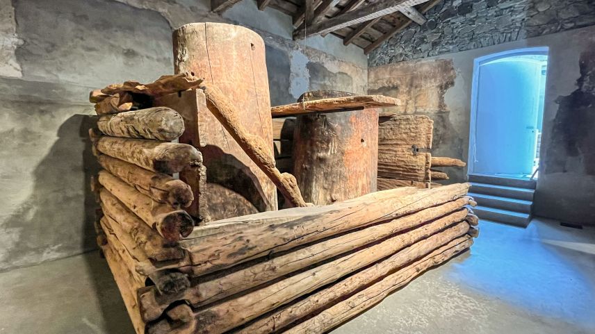 Die Fassung der Mauritiusquelle wurde vor gut zehn Jahren genau untersucht und dokumentiert. Jetzt steht sie wieder an alter Stätte im Forum Paracelsus in St. Moritz-Bad.