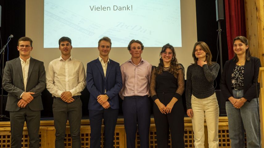 V.l.n.r: Adrian Gisler, Claudio Cantieni, Roman Alder, Fabio Lehner, Michelle Hort, Masha Melinda Zanetti und Flavia Castillo.	Foto: Tiago Almeida