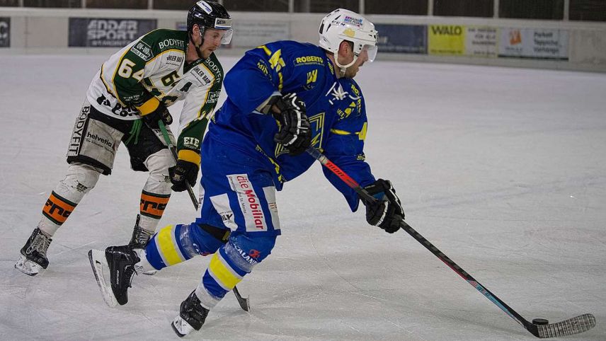 Adrian Kloos erzielte das 4:2 Foto: www.engadinfoto.ch/Rolf Müri