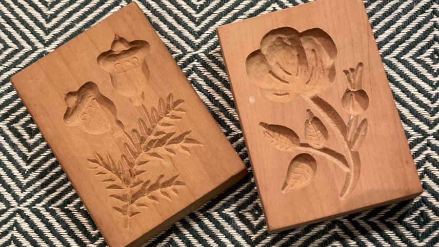 Der Holzmodel besteht traditionell aus Birnenholz, das beim Kontakt mit Wasser nicht aufquillt. Fotos: Julia Biffi