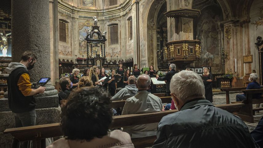Die Sonntagsmesse in Chiavenna ist gut besucht. Ein Corona-Effekt, laut Erzpriester Andrea Caelli. Foto: Denise Kley