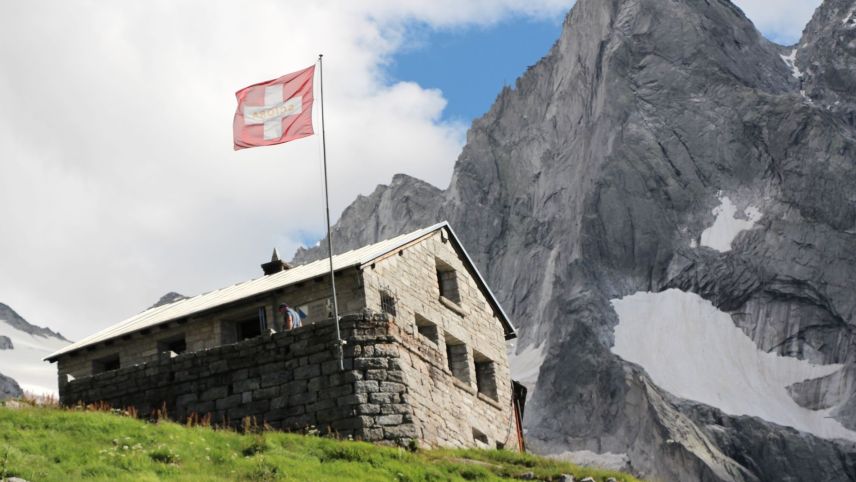 ... zur SAC-Hütte Sciora, die am Fusse der Sciora-Gruppe liegt. 